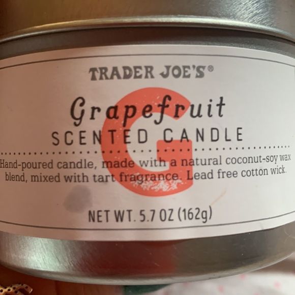 TRADER JOE'S Scented Candle Tin Grapefruit 5.7 oz. - Picture 4 of 5